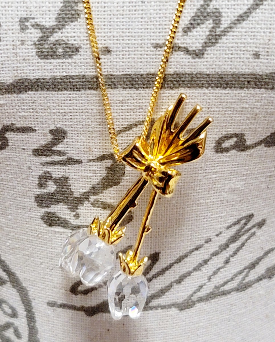 【SWAROVSKI】スワロフスキー ネックレス 薔薇 花束 ペンダント 美品_画像2