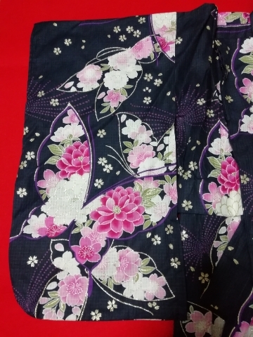  не использовался 5400 иен. . товар! девочка юката 110cm популярный чёрный ( темно синий?) розовый. Sakura в дополнение fwafwa obi & олень. . лента 
