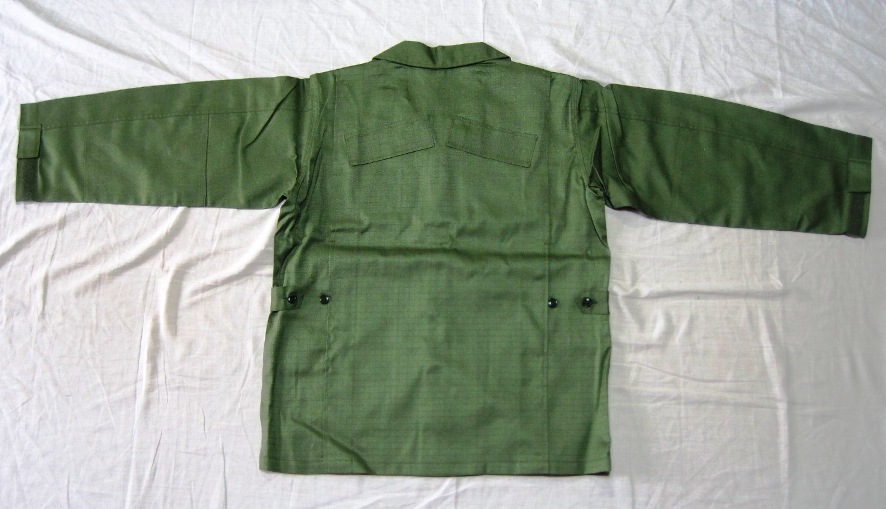 ４Ａ自衛隊ＯＤ戦闘服３型（V/Cリップストップ生地製、大き目Ｍサイズ、新品、送料無料）_画像3