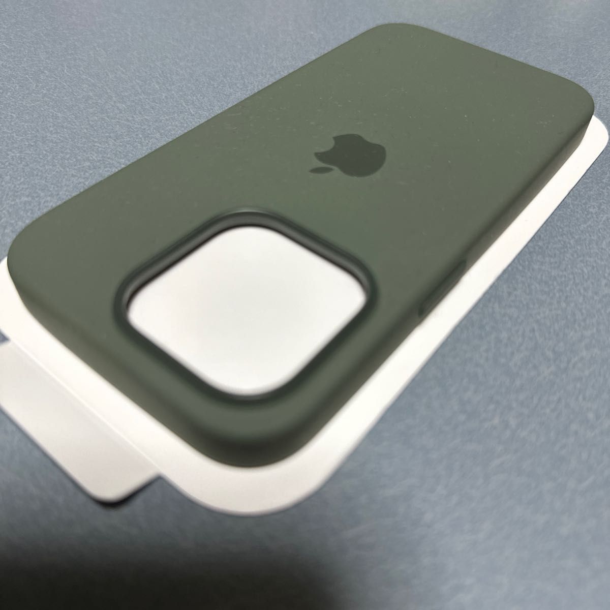 Apple純正ケース Magsafe対応 iPhone 14 Pro用 シリコンケース Apple純正ケース Magsafe対応 iPhone 14 Pro用 シリコンケース