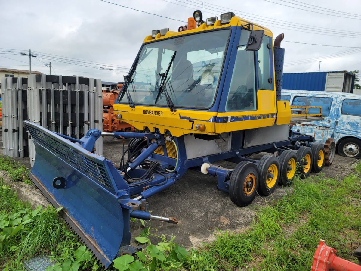 【訳あり】 BOMBARDIRE 除雪車 除雪機 YETI M 10123時間 現状品 中古品 :267 除雪機 【訳あり】 BOMBARDIRE 除雪車 除雪機 YETI M 10123時間 現状品 中古品 :267 除雪機