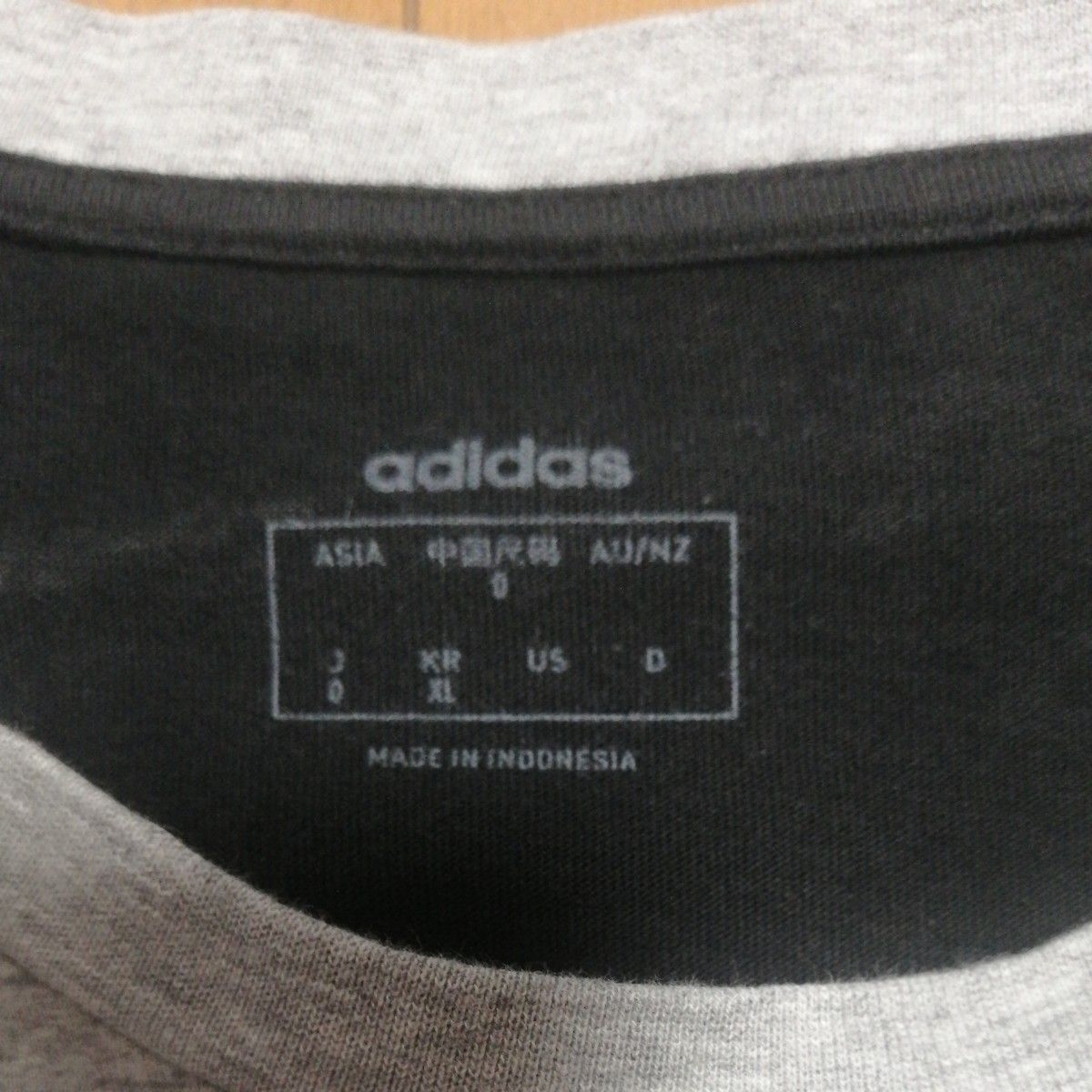 adidas半袖Tシャツ 小さめOサイズ ビッグロゴ 