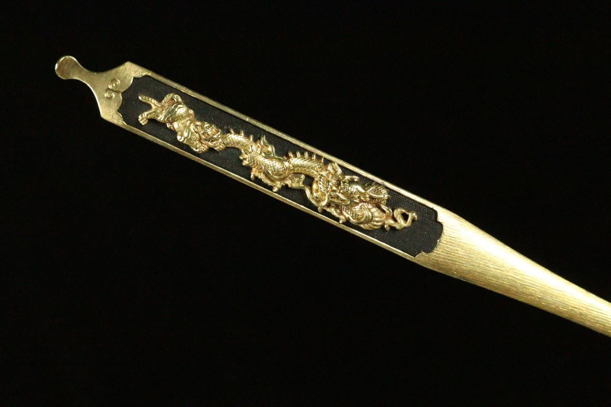 時代金工 古後藤 【 金地 龍虎図 二所物 】 小柄 笄 超絶技巧の 時代金工 古後藤 【 金地 龍虎図 二所物 】 小柄 笄 超絶技巧の