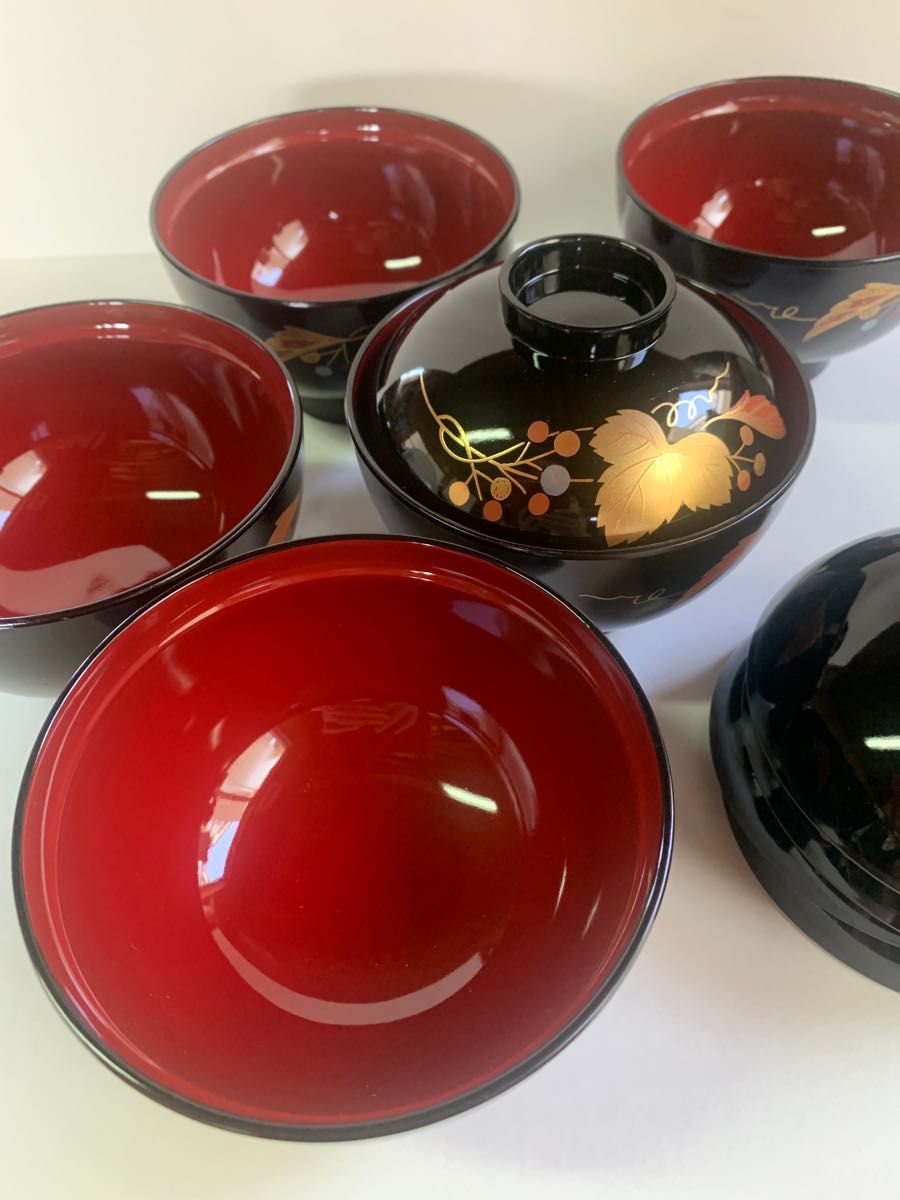 高級漆器 天然木 蓋付き汁椀 黒内朱 金彩の実に葉図 伝統工芸品 高級漆器 天然木 蓋付き汁椀 黒内朱 金彩の実に葉図 伝統工芸品