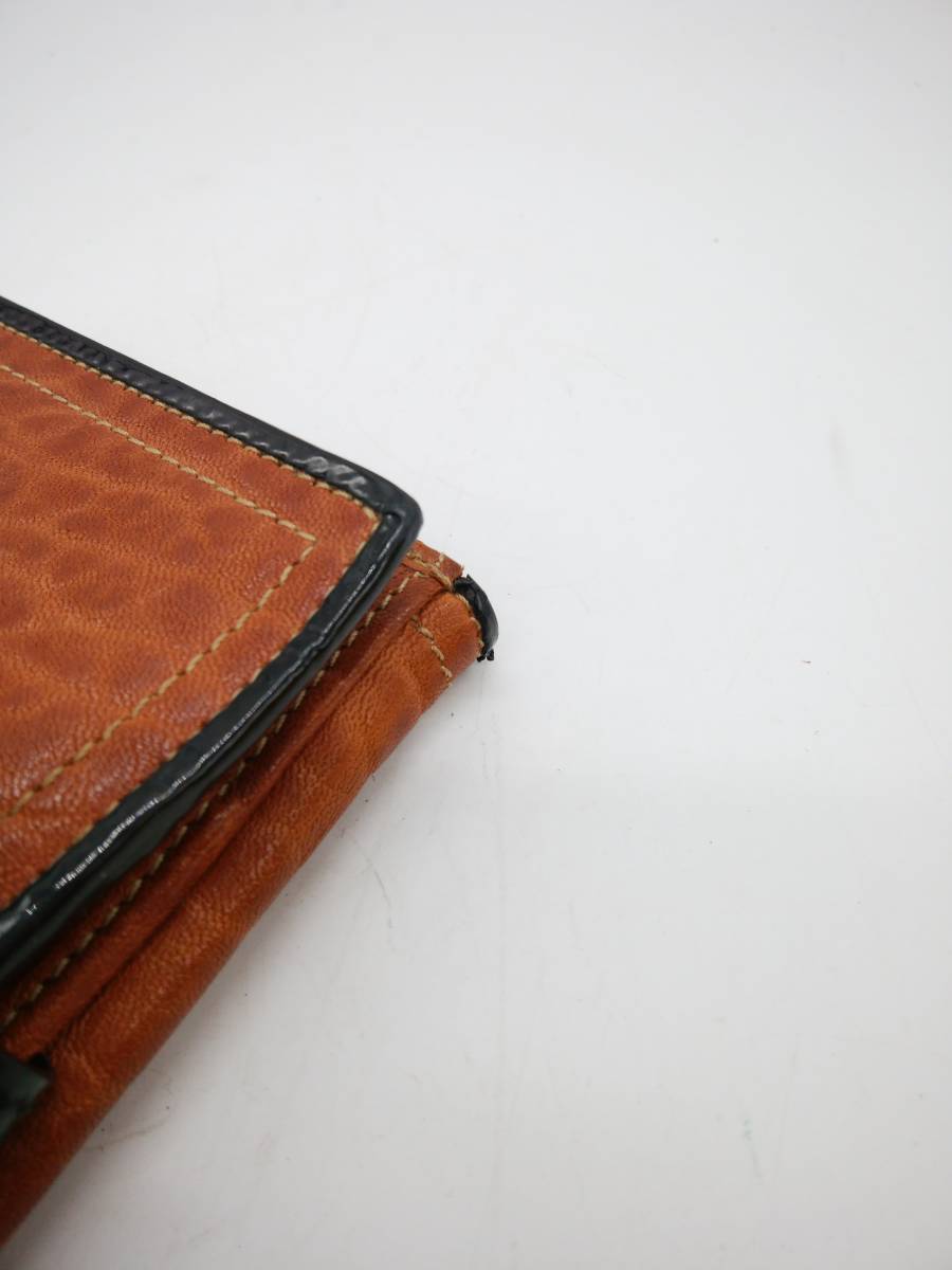 ■FENDI ビーフェンディ 二つ折り財布 バックル レザー×エナメル パテント ブラウン 箱付き_画像3