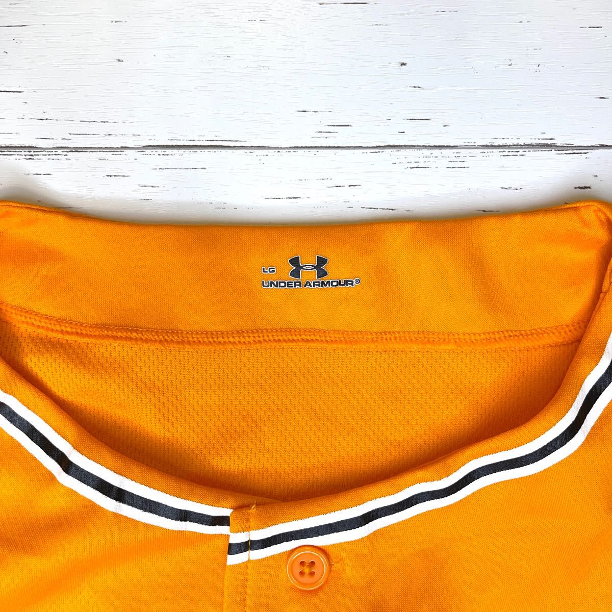 値下げ！良品【GIANTS x UNDER ARMOUR】ジャイアンツ　アンダーアーマー　サポーター　ボタン　Tシャツ