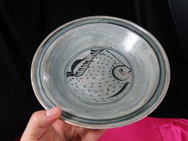 ｃ 刷毛目鉄絵魚文平鉢 タイ王国 14-15世紀 陶器 スコータイ-