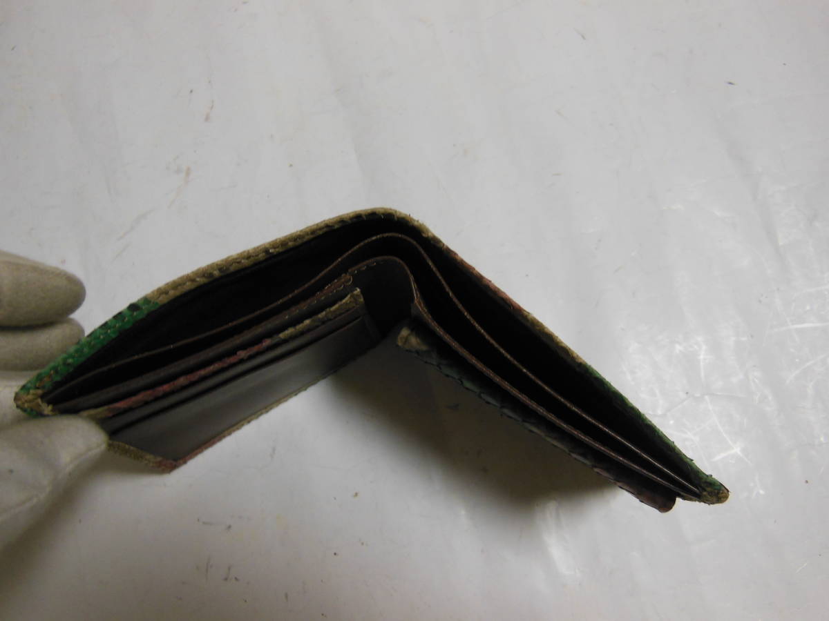 未使用に近い　高級エキゾチックレザー男性用二つ折り財布・小銭入れあり　パイソン革・オールレザー　送料無料_画像5