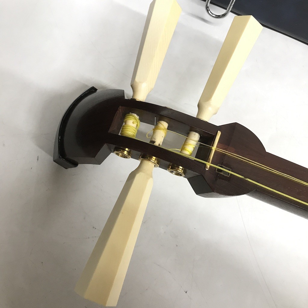 三味線 一式 ハードケース付き 和楽器 弦楽器 べっ甲 バチ 秋D0801-7