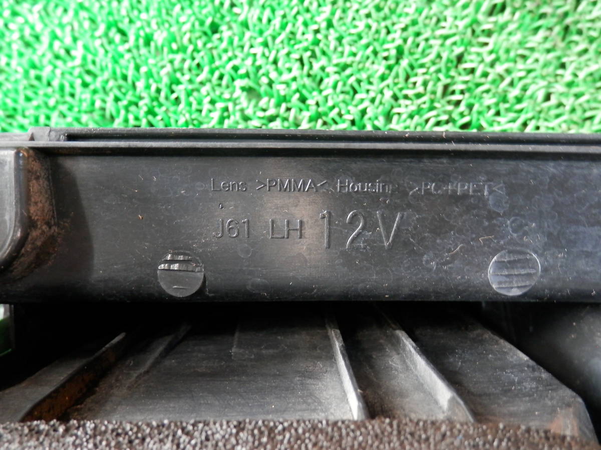 ◆3307-394　MCR40　H１５年　トヨタ　エスティマ　純正　テールランプ　（助手席側）（傷があります）（割れている箇所があります）_画像6