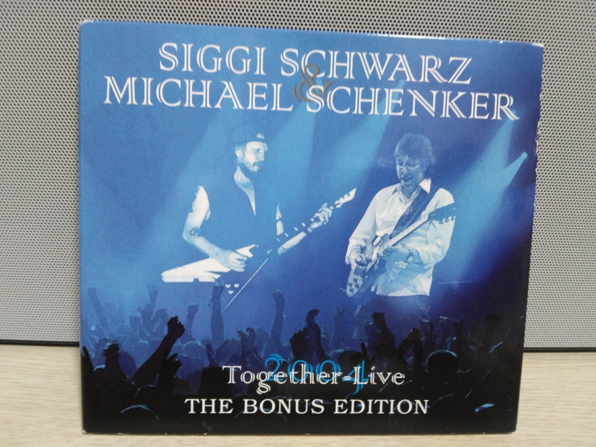 ☆SIGGI SCHWARZ ＆ MICHAEL SCHENKER☆TOGETHER-LIVE 2004 THE BONUS EDITION【レア必聴盤】マイケル・シェンカー デジパック仕様 レア CD_画像1