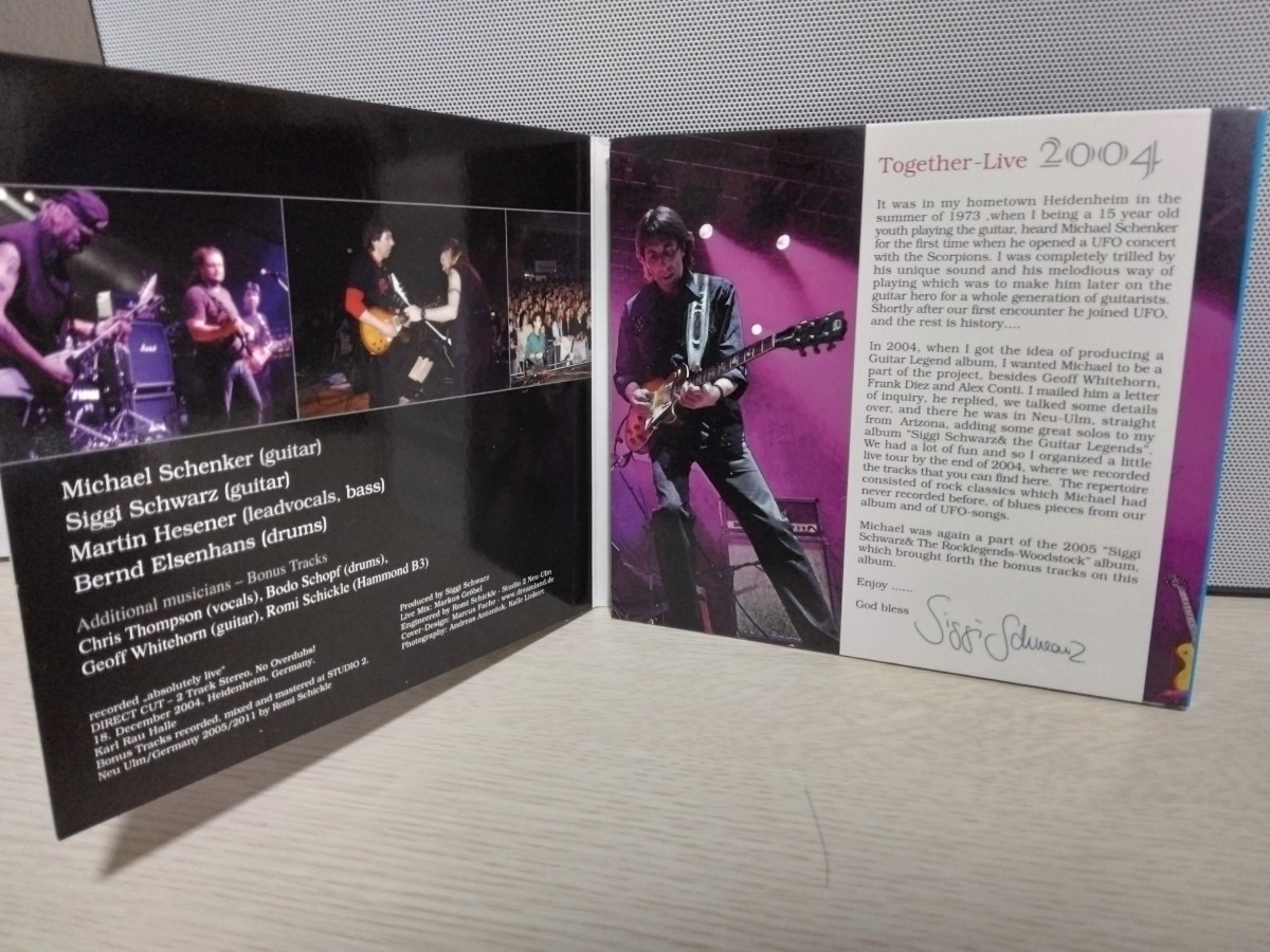 ☆SIGGI SCHWARZ ＆ MICHAEL SCHENKER☆TOGETHER-LIVE 2004 THE BONUS EDITION【レア必聴盤】マイケル・シェンカー デジパック仕様 レア CD_画像4