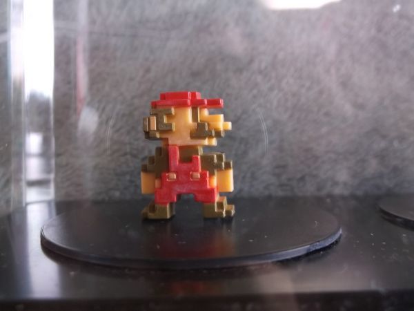 マリオ　ドットフィギュア　３体セット　展示ケース入り　ドリンクの付録　DyDO　super mario ファミコン　ルイージ　クッパ　_画像2