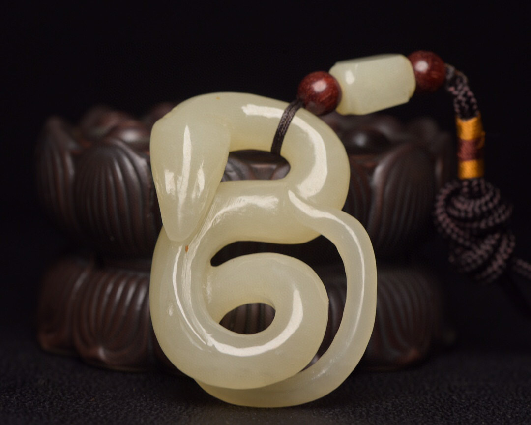 ▽鴻▽ 和田玉製 細密彫 玉蛇 置物 古賞物 中国古玩 中国古美術のサムネイル