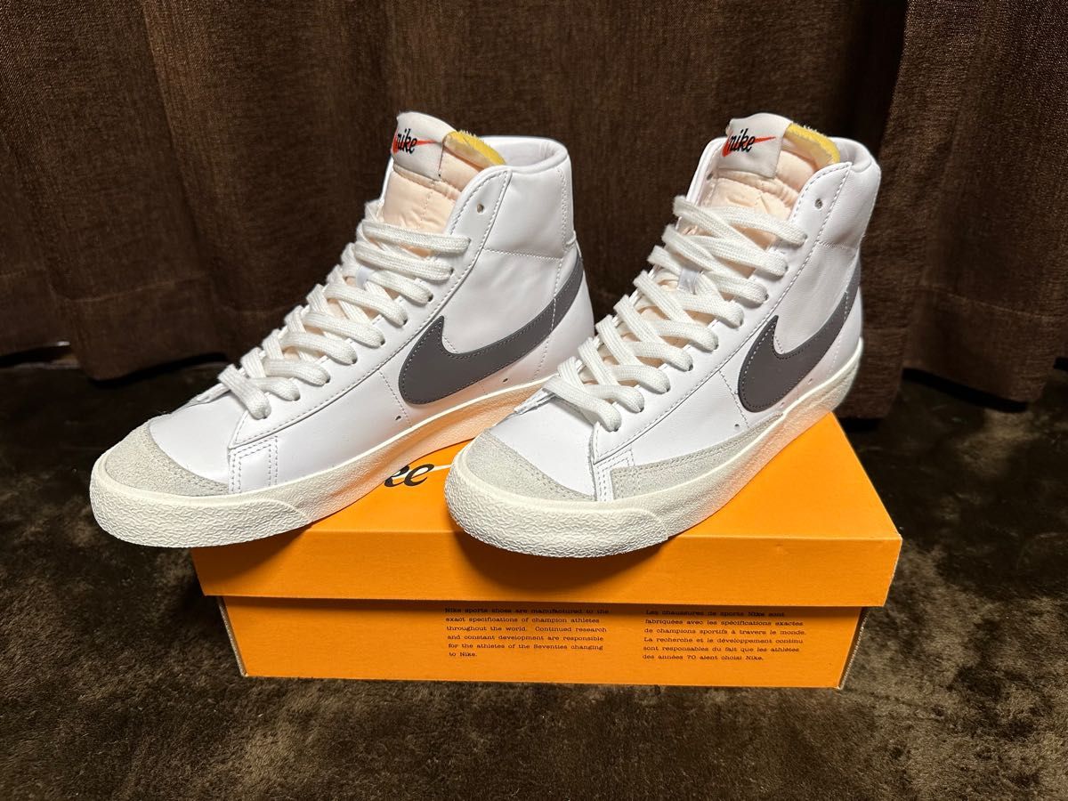 日本未発売 NIKE BLAZER MID 77 VNTG  26cm  ナイキ ブレーザー ブレザー ホワイト 新品未使用 