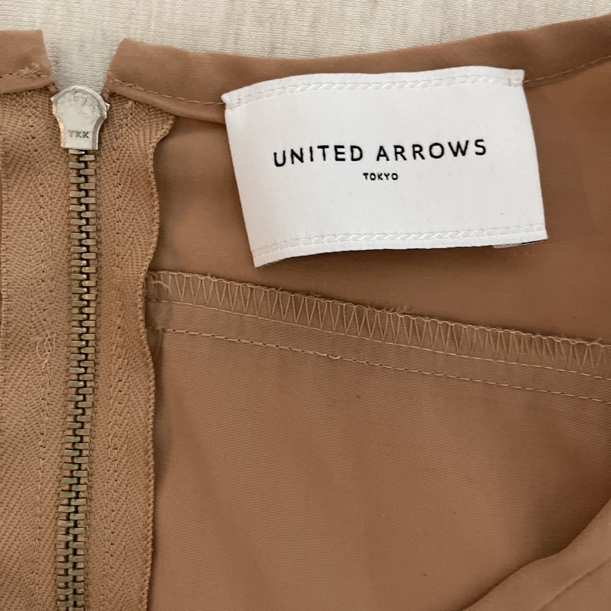 United Arrows☆ユナイテッドアローズ キャメル 半袖 ブラウス 未使用_画像5