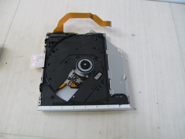 2559◆東芝 dynabook R73/37MW DVDスーパーマルチ（薄型9.5ｍｍ）：UJ8E2_画像1