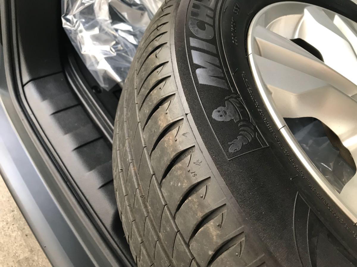 好產品！免費送貨！日產正品X-TRAIL T31後輪胎4件套米其林PRIMACY 3 225 / 60R17帶螺母 <Br> 良品！送料無料！日産純正 エクストレイル T31 後期 タイヤ ホイール 4本セット MICHELIN PRIMACY 3 225/60R17 ナット付き