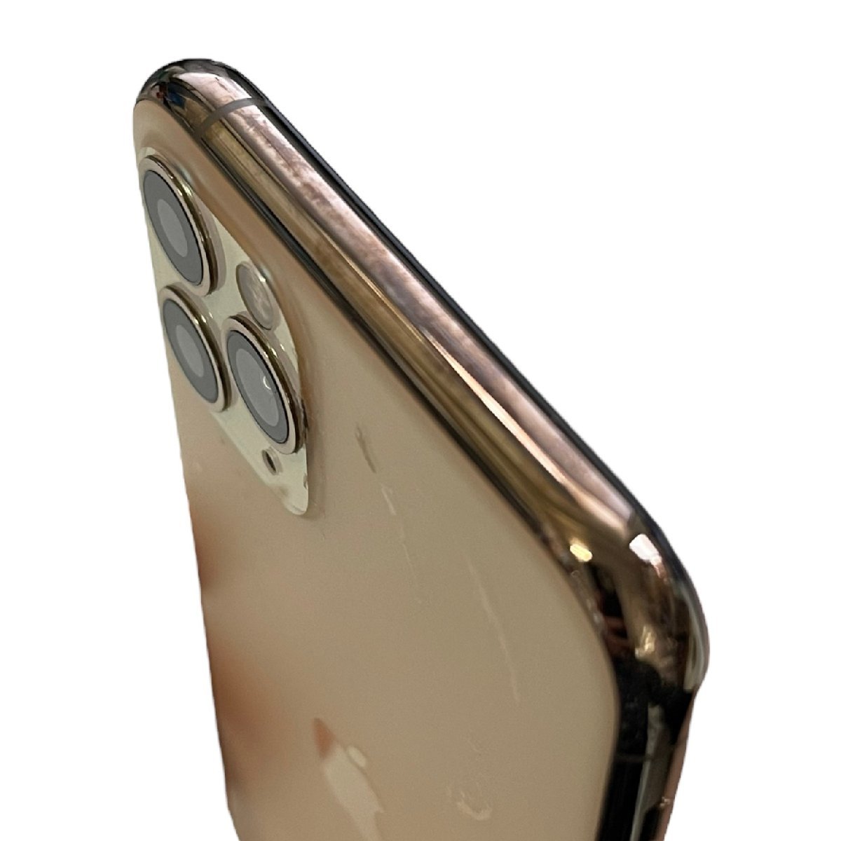 【中古品】 初期化済 Apple iPhone11 Pro A2215 (MWC92J/A) 256GB ゴールド SIMロック有 バッテリー: 70% au判定：〇 本体のみ A46004RL_画像8