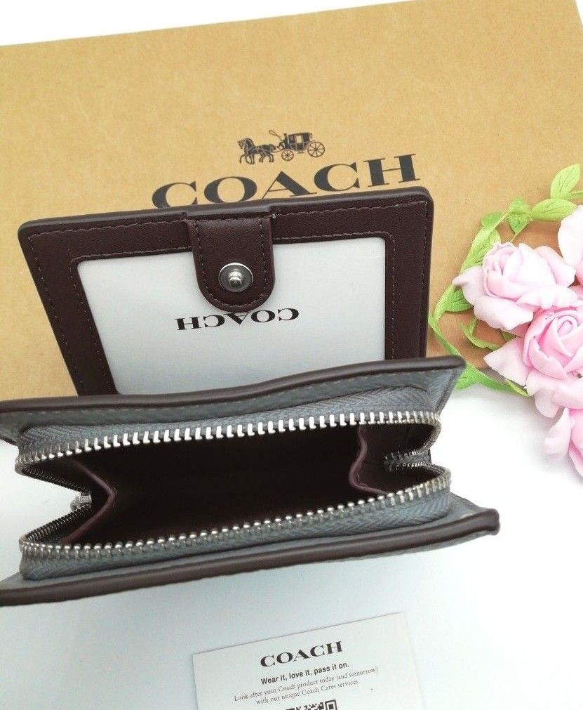 新商品 COACH コーチ 折り財布 正規品｜PayPayフリマ