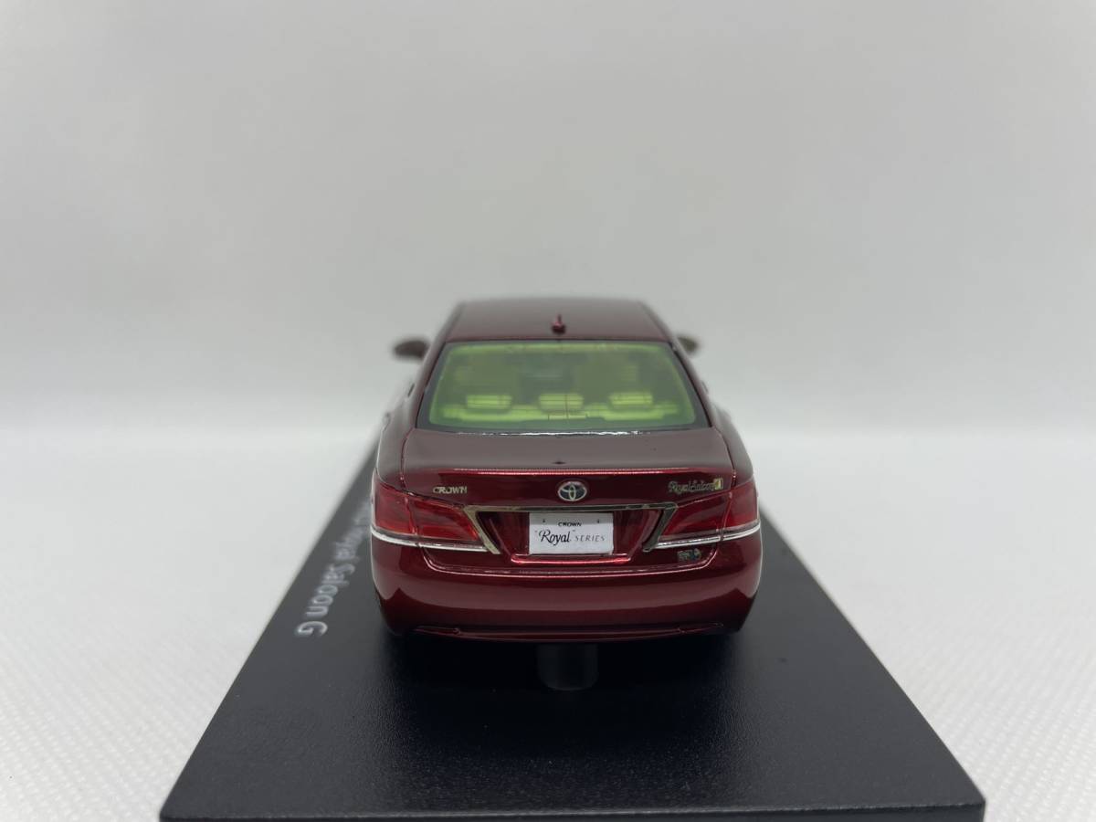 LA-X 1/43 トヨタ クラウン TOYOTA CROWN HYBRID Royal Saloon G SERIES レッド J05-02-105_画像3