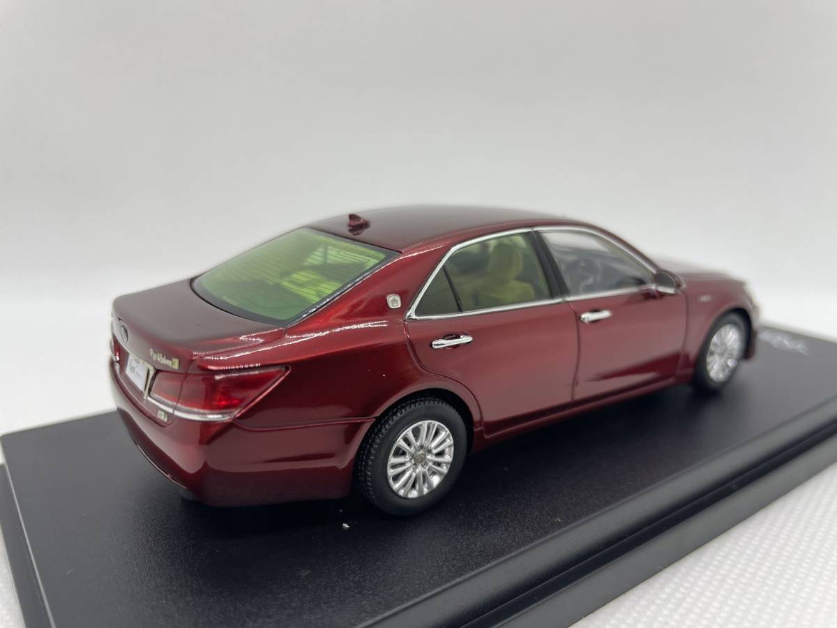 LA-X 1/43 トヨタ クラウン TOYOTA CROWN HYBRID Royal Saloon G SERIES レッド J05-02-105_画像4