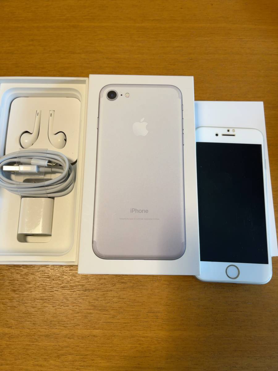 【美品】　iPhone7　32GB　シルバー　SIMフリー　バッテリー100%　送料無料_画像3