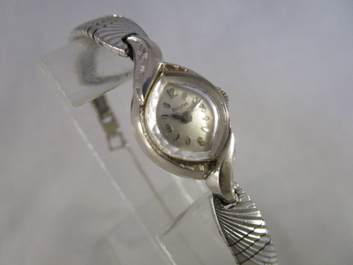 1971年製 BULOVA 手巻き腕時計 女性用 レディース アンティーク ヴィンテージ ウォッチ ビンテージ 時計 シルバー 銀色 アメリカ ブランド_画像1