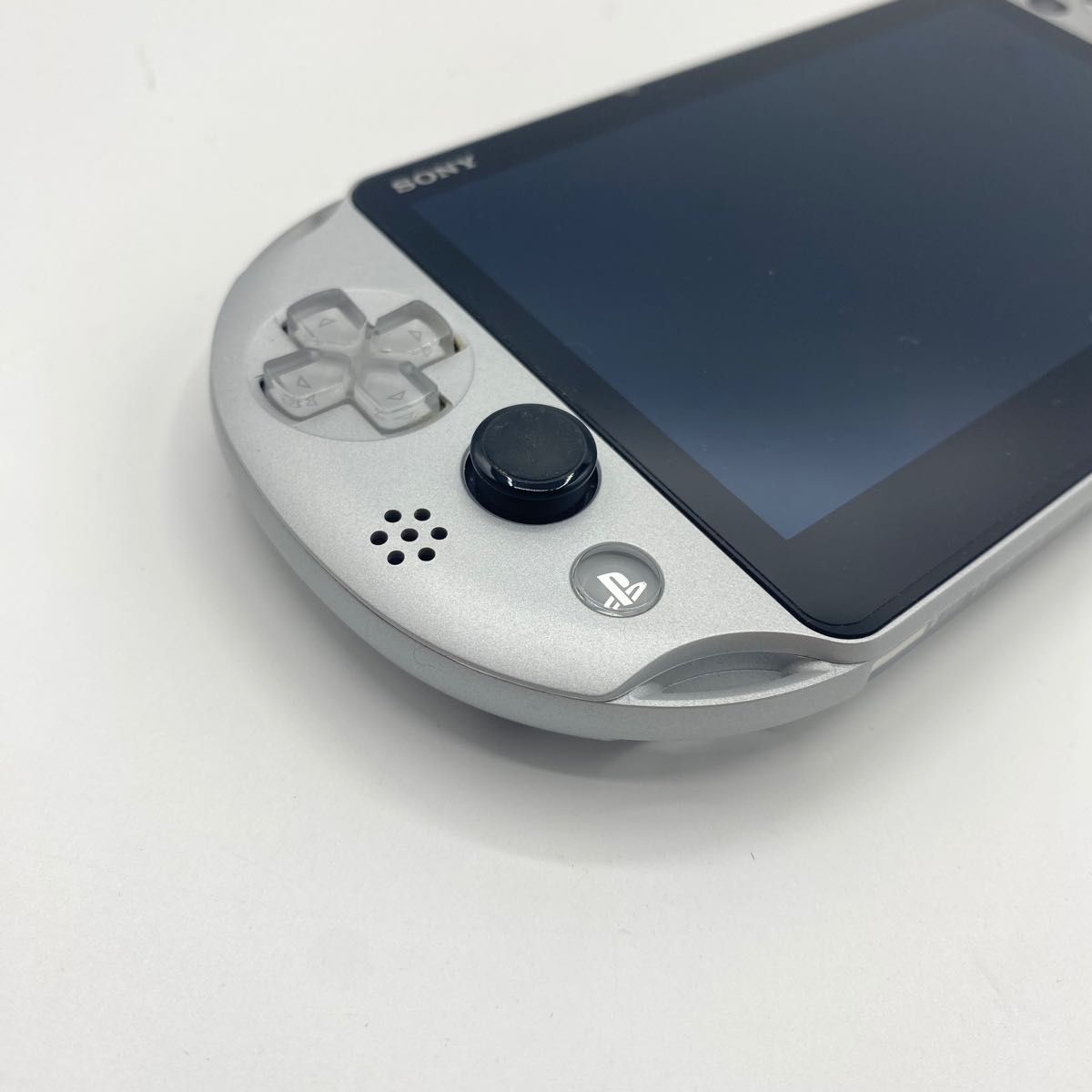 PS Vita PCH-2000 Wi-Fiモデル シルバー 本体 PlayStation Vita PS Vita PCH-2000 Wi-Fiモデル シルバー 本体 PlayStation Vita