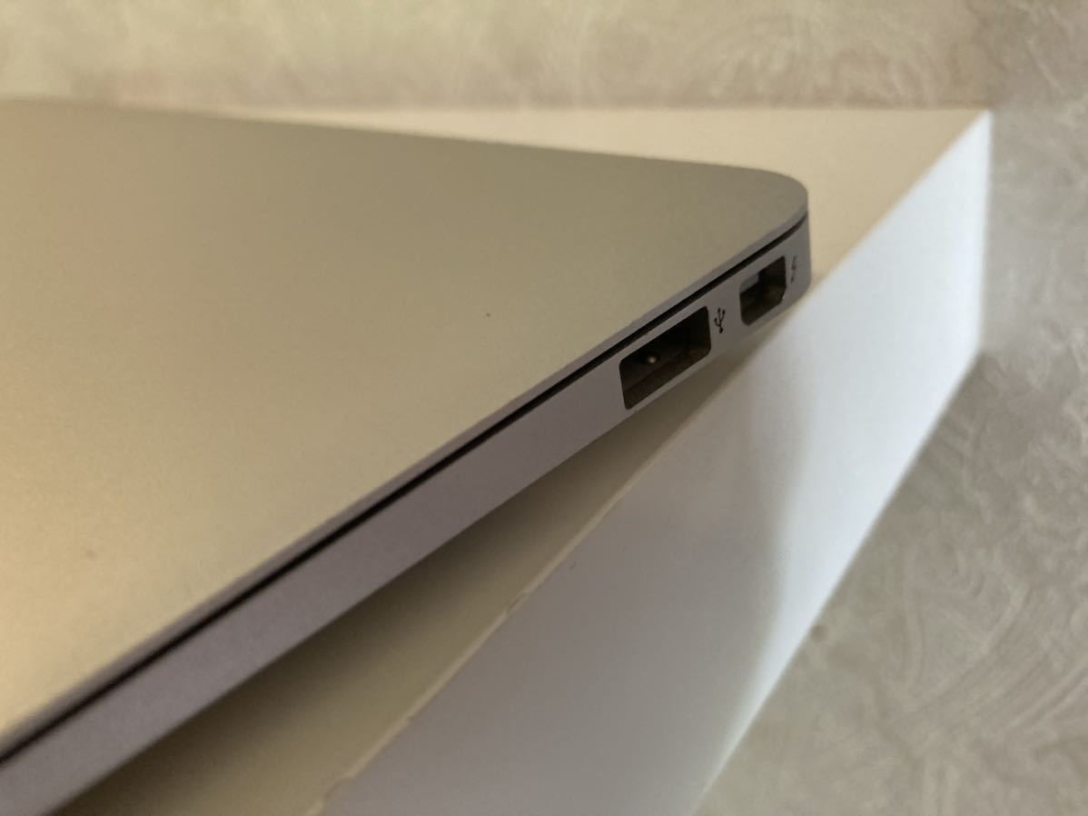 Apple MacBook Air 11インチMid 2011 1.6GHz Intel Core i5 4GBメモリ