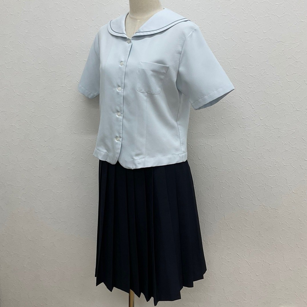 流行り の ブランド 明健中学校の値段と価格推移は?|2件の売買データから明健 学生服