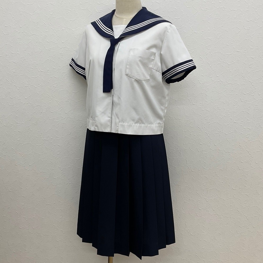 US721-3 (中古) 佐賀県 嬉野市立 嬉野中学校 3点セット /L程度/W75/セーラー/スカート/タイ/白3本/半袖/夏服/制服/学生服/女子学生/高校/