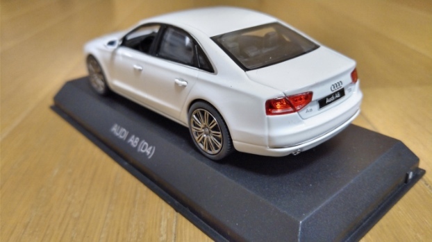 即決　京商　AUDI　A8　D4　アウディ　ホワイト　白　カラーモデル　1/43　絶版　完売　レア