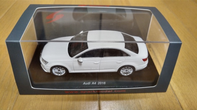 即決　spark　AUDI　A4　2016　アウディ　ホワイト　白　1/43　絶版　レア_画像4