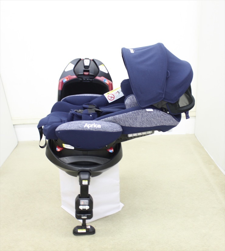 アウトレット 大阪 送料無料 美品 フラディアグロウ AC ネイビーオーシャン シートベルト固定 アップリカ 平らなベッド型 新生児可 クリーニング  セーフティ