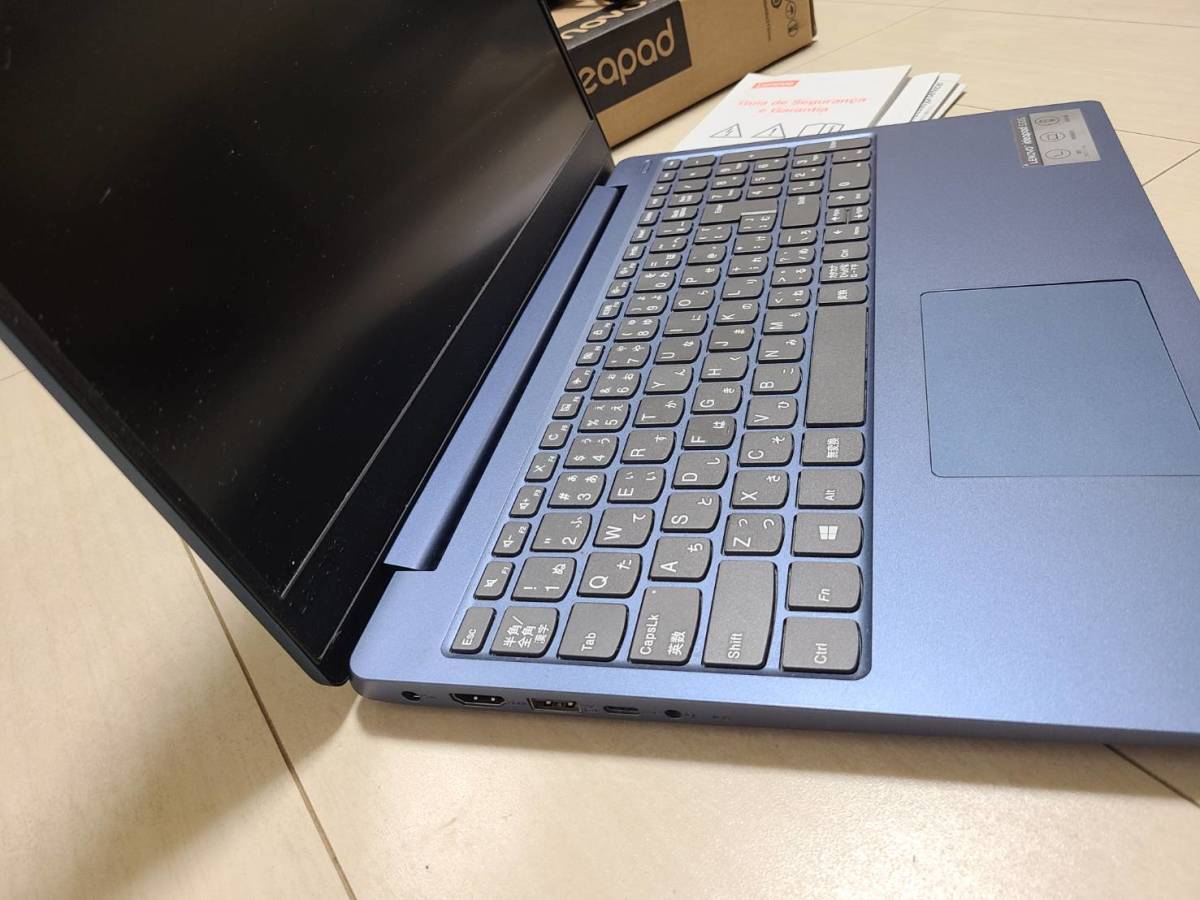 赤字 美品 薄型 Core i7 8550U メモリ8 SSD256 Lenovo IdeaPad 330-15