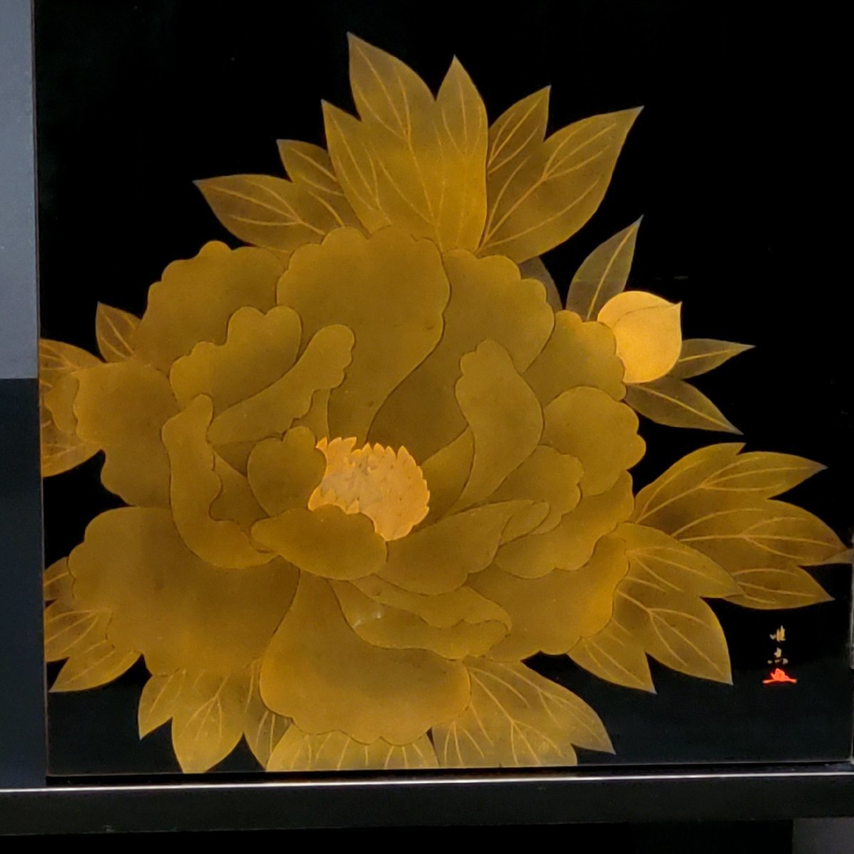 宝蔵】輪島塗 蒔絵師 井波唯志 黒塗 梅に牡丹蒔絵 飾り棚 煎茶棚 宝蔵】輪島塗 蒔絵師 井波唯志 黒塗 梅に牡丹蒔絵 飾り棚 煎茶棚