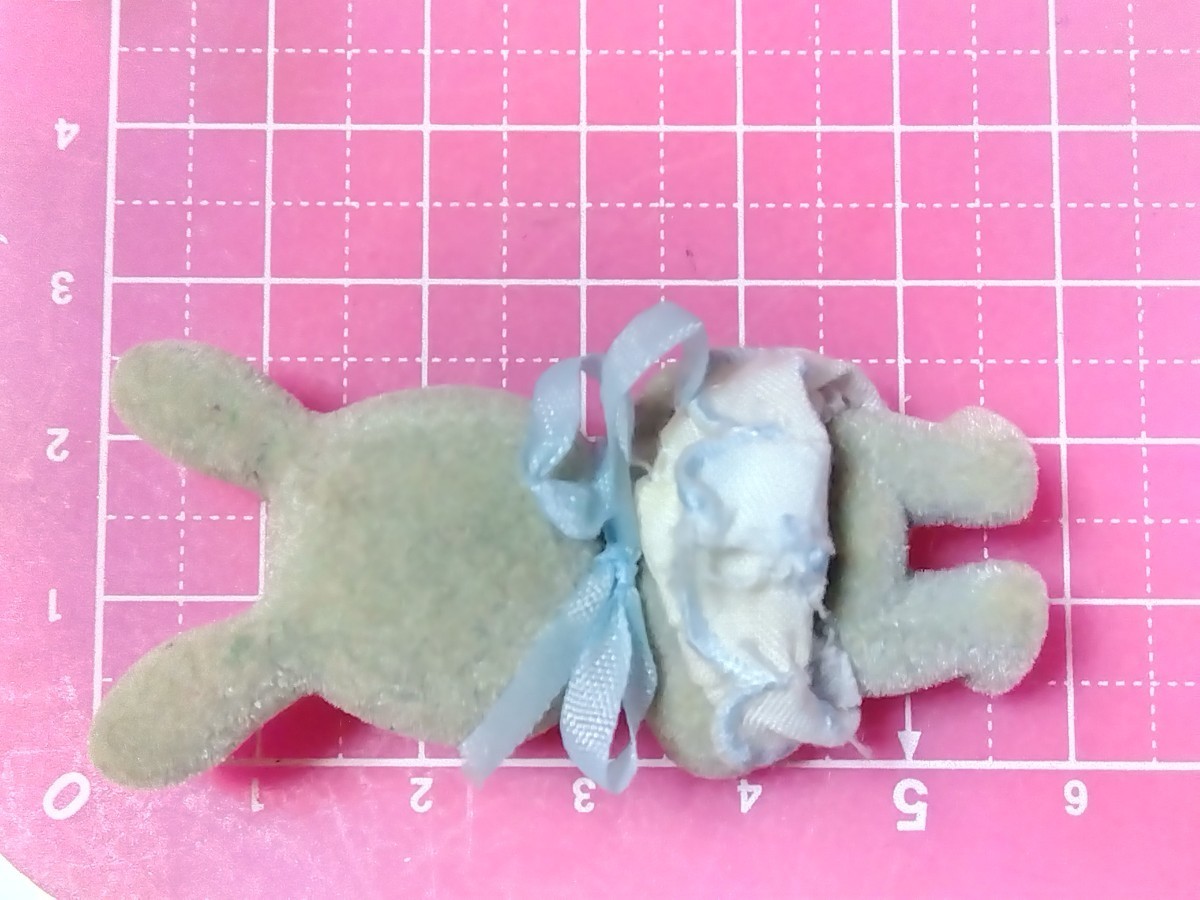 シルバニアファミリー 人形 　ウサギ グレー　赤ちゃん 洋服 おままごと_画像7