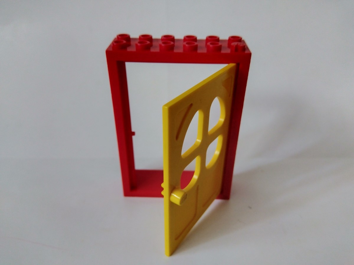 LEGO レゴ ドア　ドア枠　玄関　入口　2×6 赤×黄色　 特殊ブロック _画像2