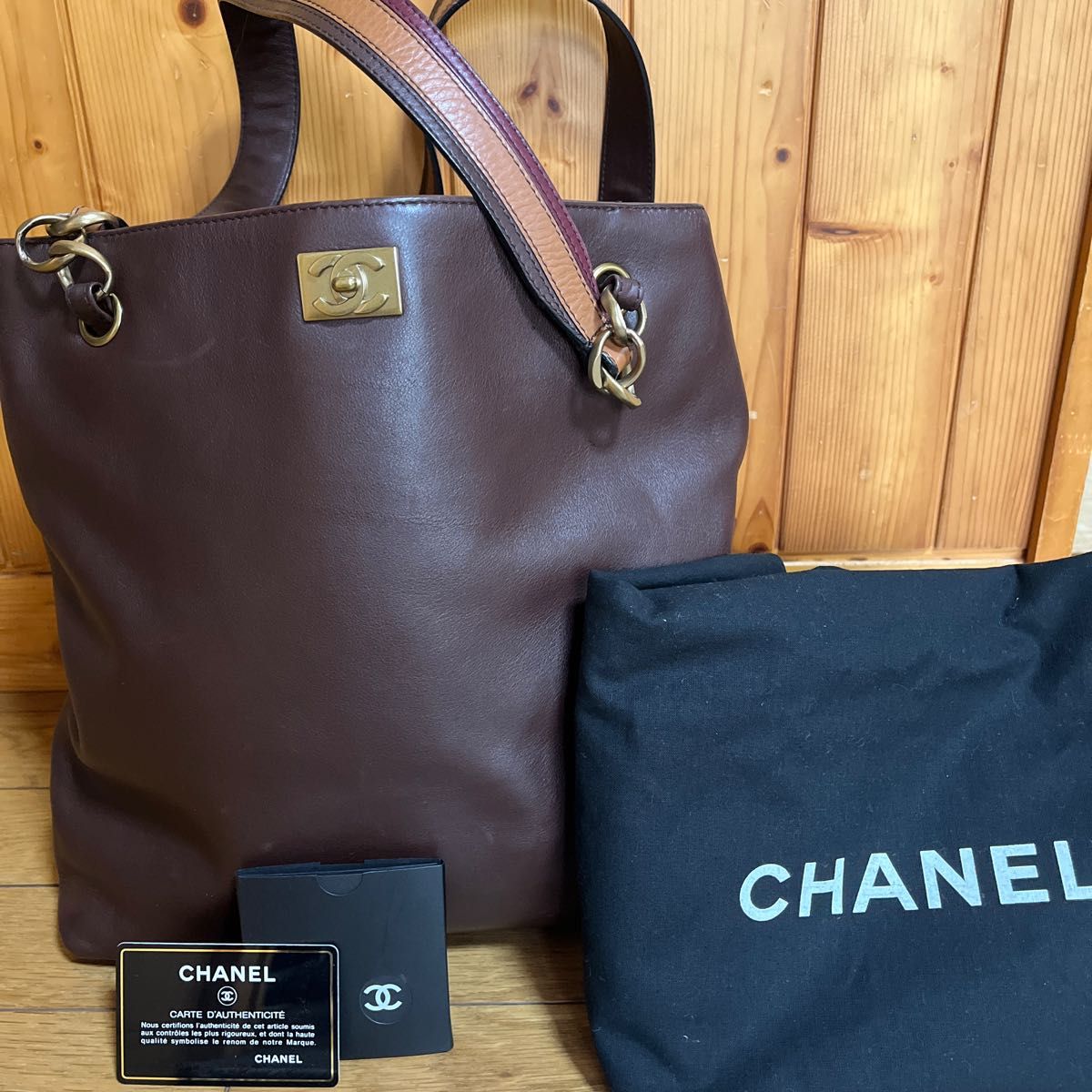 美品希少CHANELシャネル　ダークブラウンレザー　ココマーク　トートバッグ