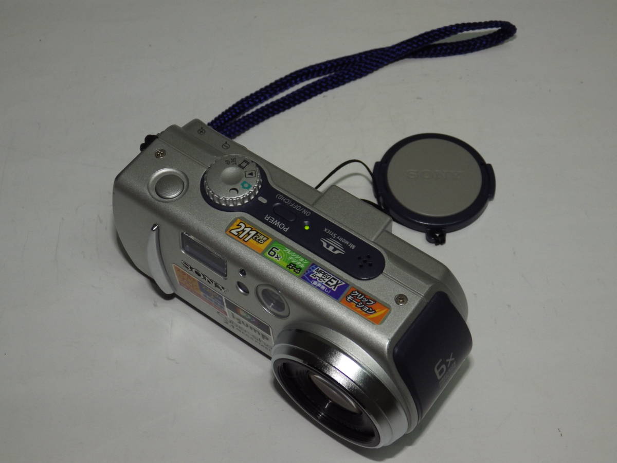 60%OFF】 ○中古美品コンパクトデジカメ 銀◇光学3倍ズーム◇動作確認