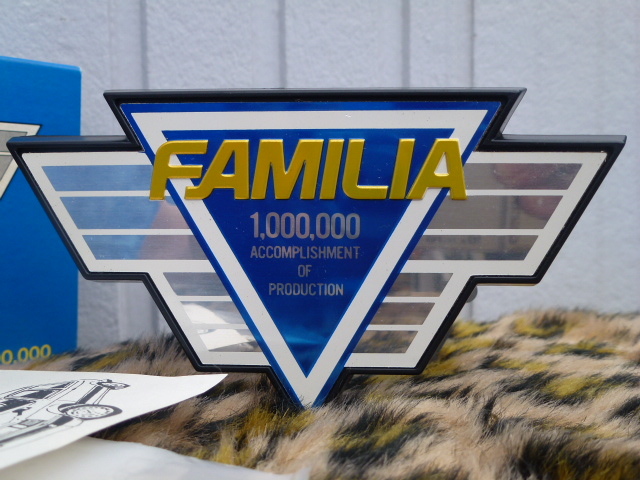 [ ultra rare! new goods!] Familia production 100 ten thousand pcs memory car badge grill badge emblem Mazda original not for sale that time thing FA3 FA4 BD BF old car rare 