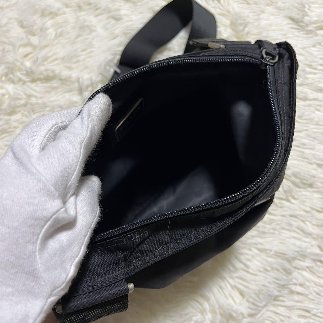 好きに サコッシュ 【極美品】プラダ ショルダーバッグ 黒 白タグ 斜め