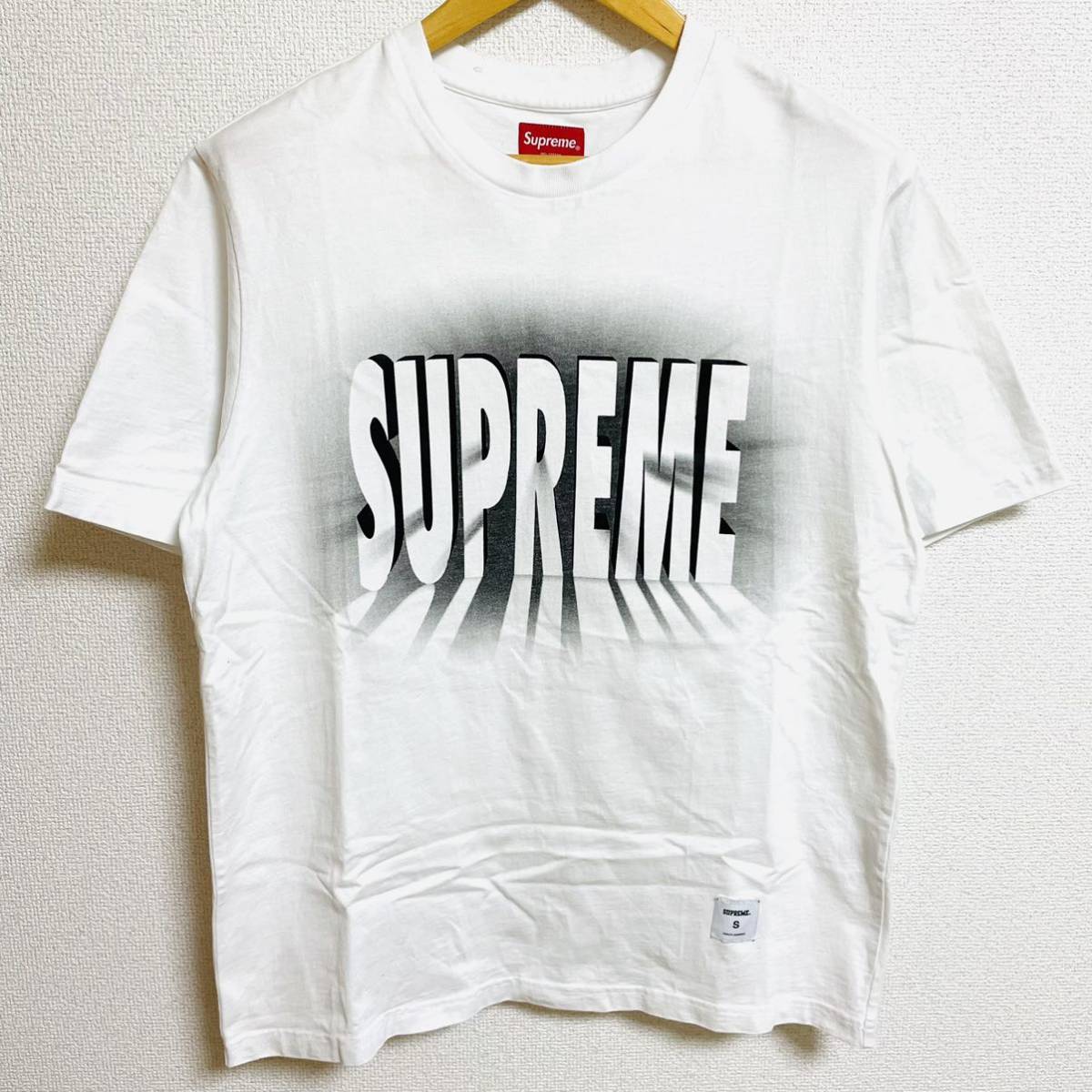 大人気の ホワイト 黒 白 2018年 18aw S Black White Tee Top S/S Light Supreme ブラック 胸ロゴ トップ ショートスリーブ スポットライト Sサイズ以下 大人気の ホワイト 黒 白 2018年 18aw S Black White Tee Top S/S Light Supreme ブラック 胸ロゴ トップ ショートスリーブ スポットライト Sサイズ以下