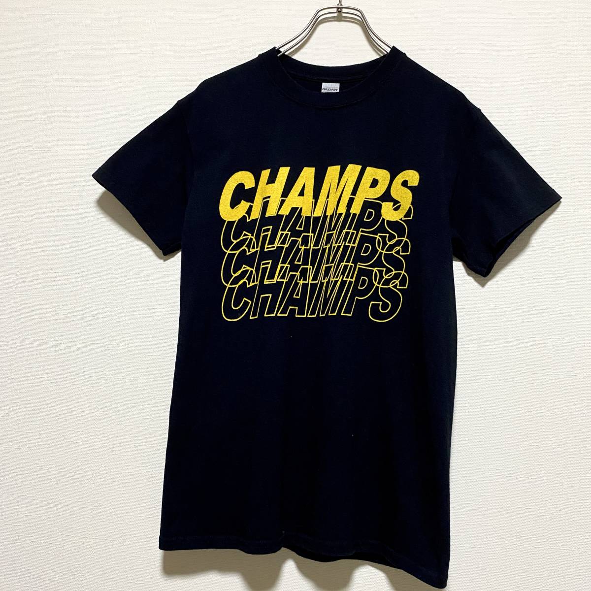 アメリカ古着　CHAMPS　半袖　Tシャツ　ロゴプリント　クルーネック　GILDAN　ギルダン　ブラック　Sサイズ　コットン　【J994】_画像1