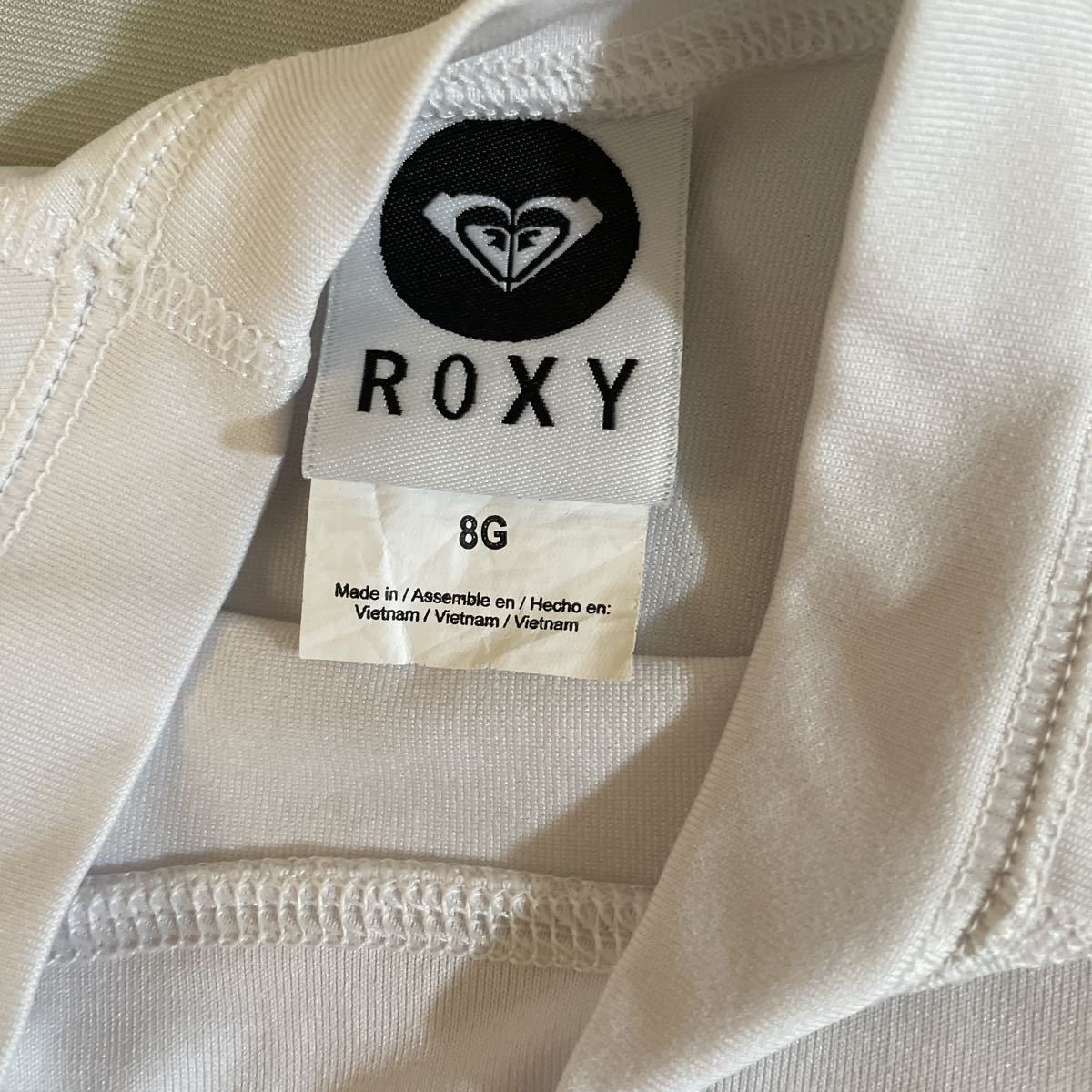 ハワイで購入☆美品☆ROXY ロキシー ラッシュガード 長袖 白　8歳用　120センチ_画像3