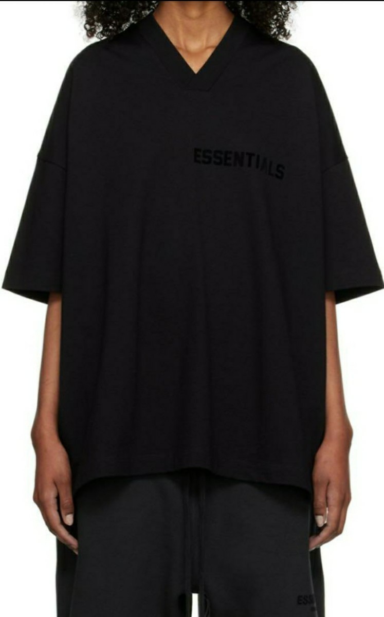 新品　未使用品　正規品　FOG ESSENTIALS 黒　FEAR OF GOD フォグ　エッセンシャルズ　エフオージー　 ロゴTシャツ　ゲームシャツ Tシャツ