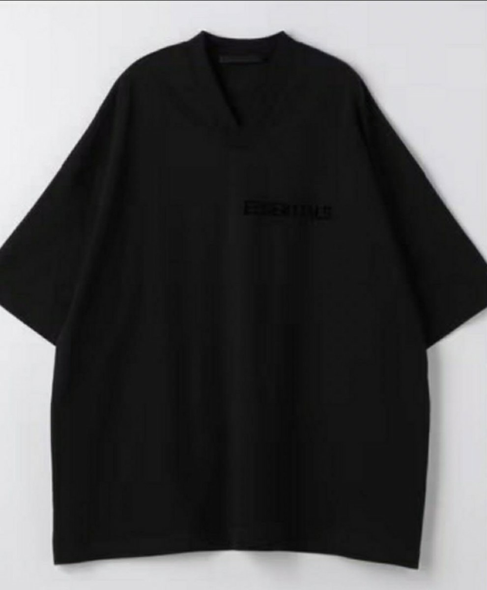 新品　未使用品　正規品　FOG ESSENTIALS 黒　FEAR OF GOD フォグ　エッセンシャルズ　エフオージー　 ロゴTシャツ　ゲームシャツ Tシャツ