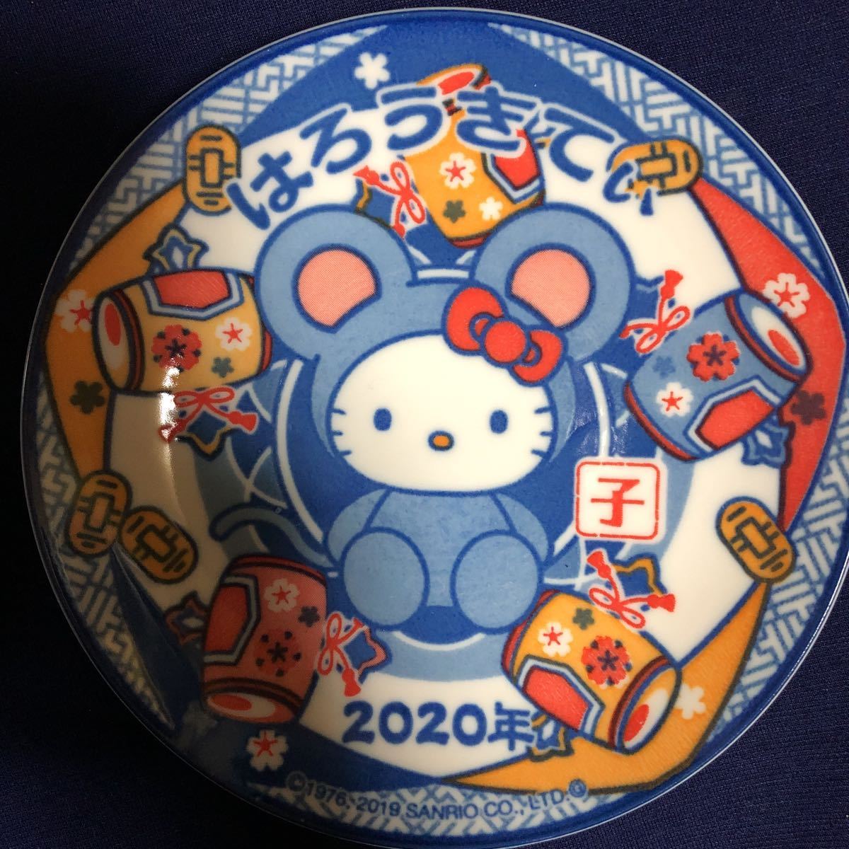 レア非売品 2020年子年 ハローキティ 陶器イヤープレート 洋服の レア非売品 2020年子年 ハローキティ 陶器イヤープレート 洋服の