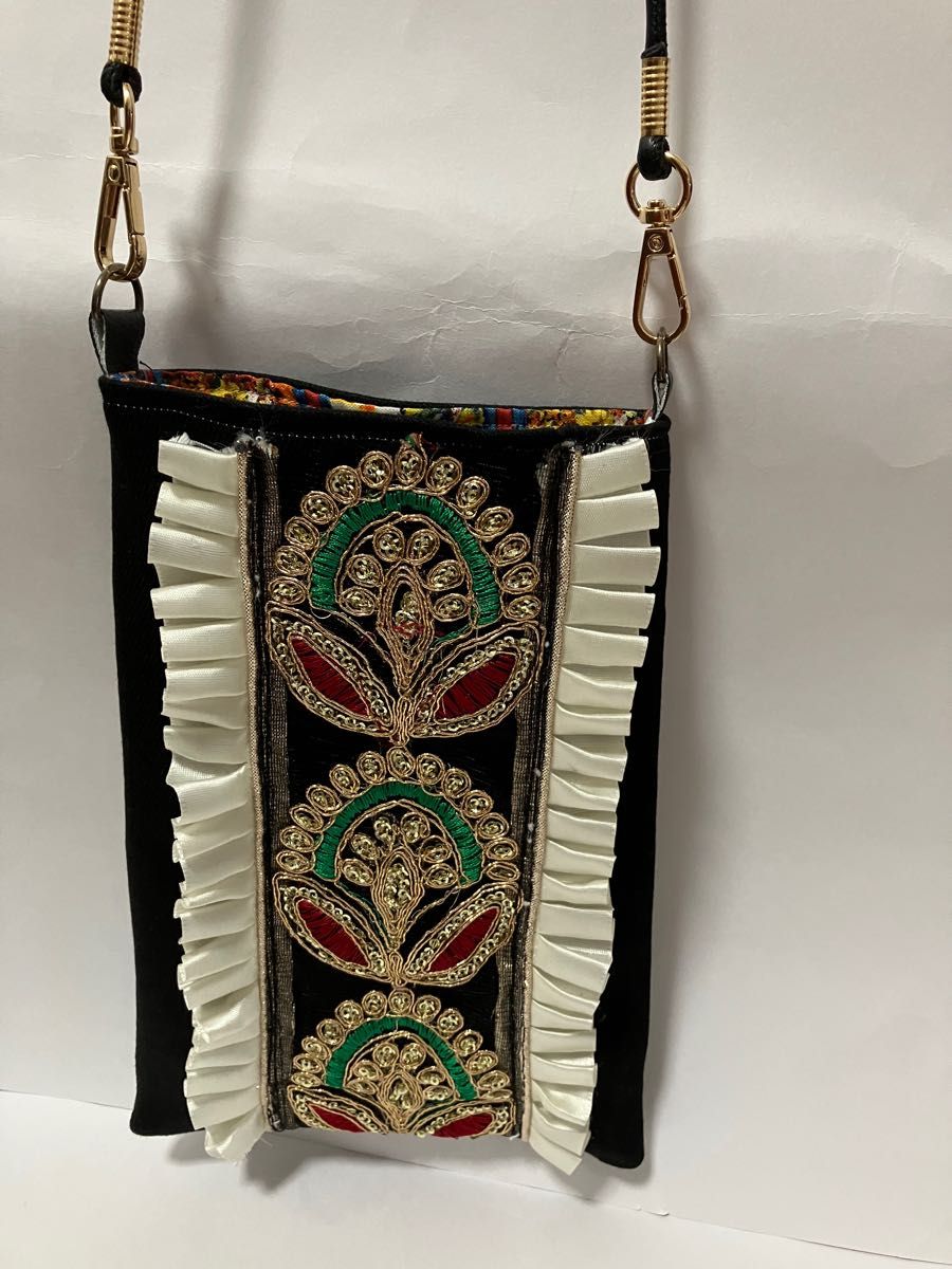 インド刺繍、リボンのポシェット　スマホケース